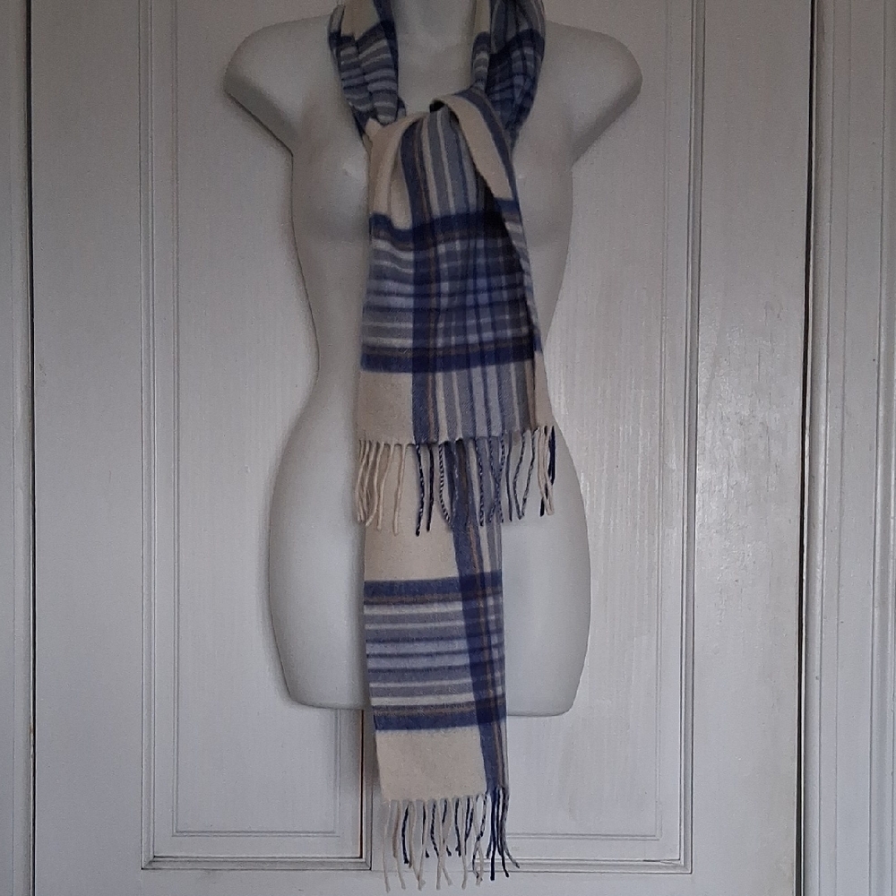 Uniqlo Blue and Cream Checkered Cashmere Winter Scarf with Fringes